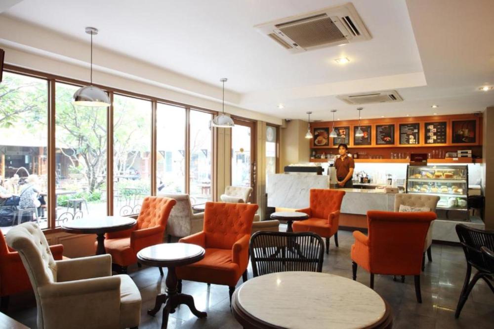람부뜨리 빌리지 호텔 (Rambuttri Village Hotel)