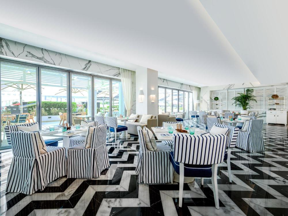 Bespoke Holiday Homes - Palm Jumeirah- 2 Bedroom Sea View with Pool & Beach Access, The 8