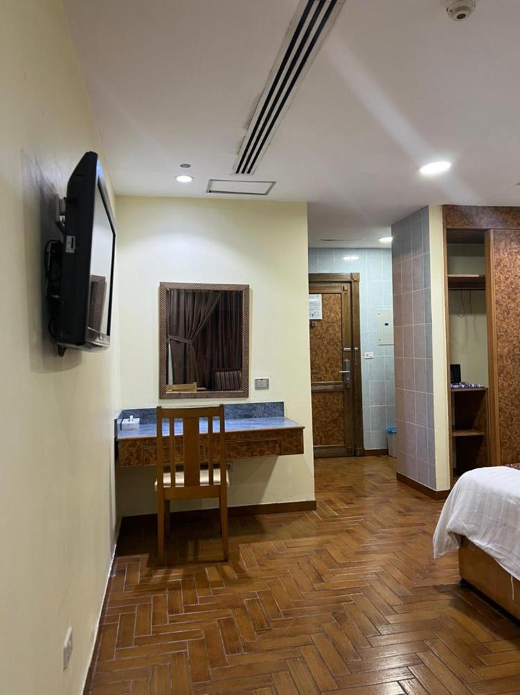 Room Image 3