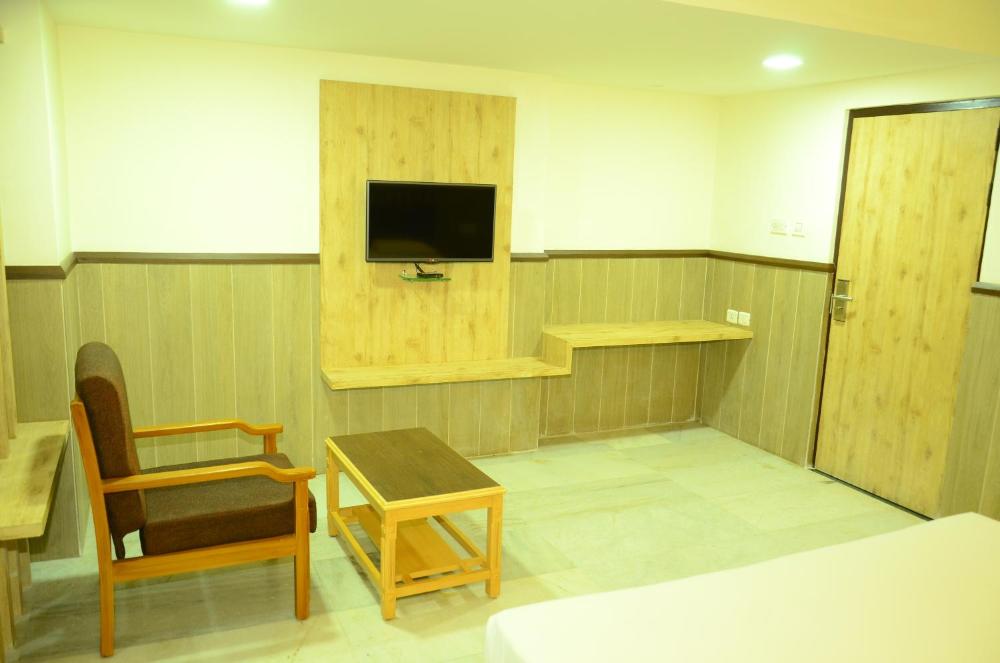 HOTEL RATHNA RESIDENCY