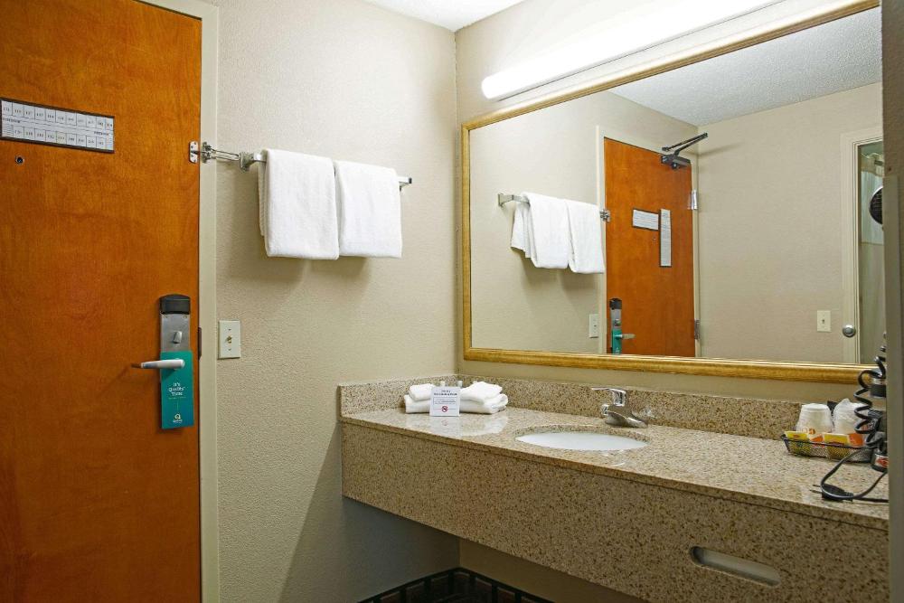 Photo - Quality Inn Raynham - Taunton