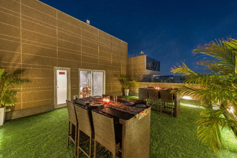 ROSASTAYS Gurugram Golf Course