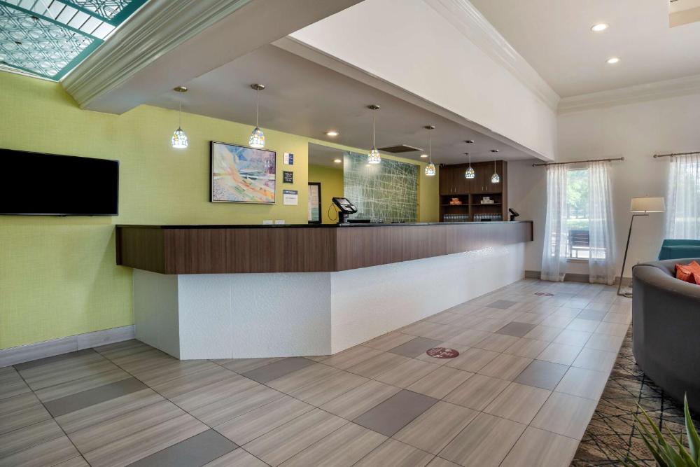 Photo - Best Western Carlton Suites