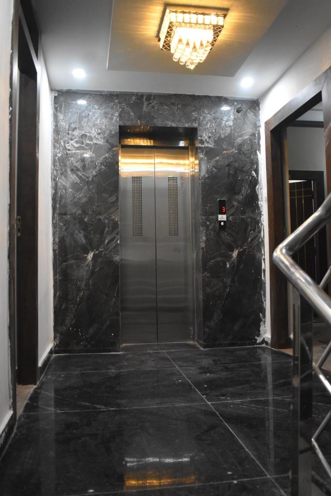 Hotel Lilac Doors