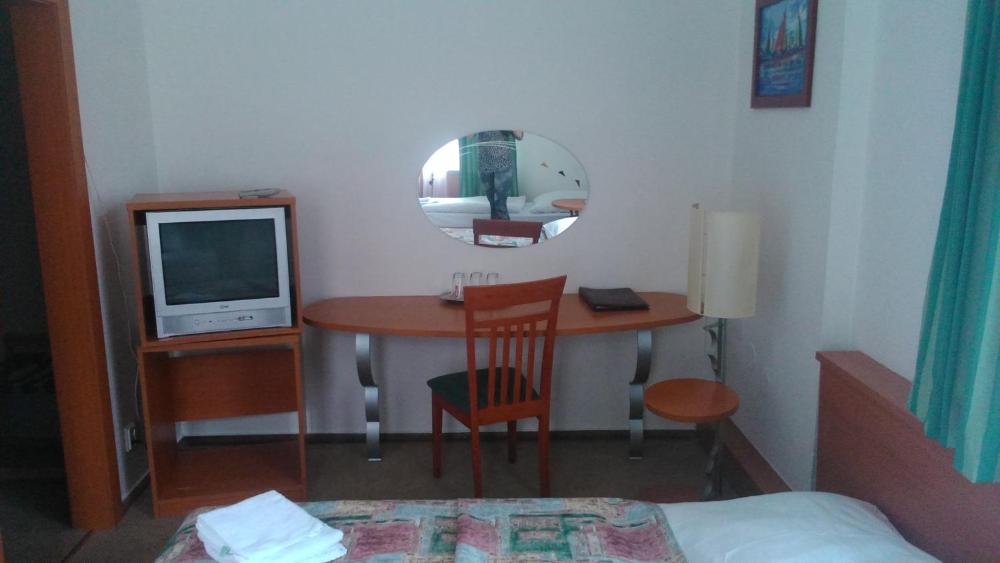 Room image 3
