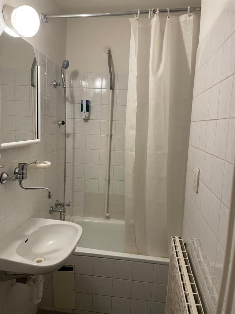 Room image 2