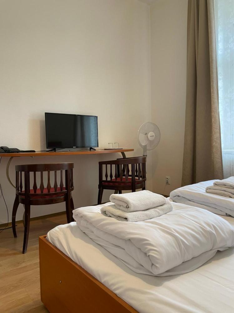 Room image 3