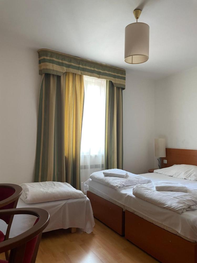 Room image 2