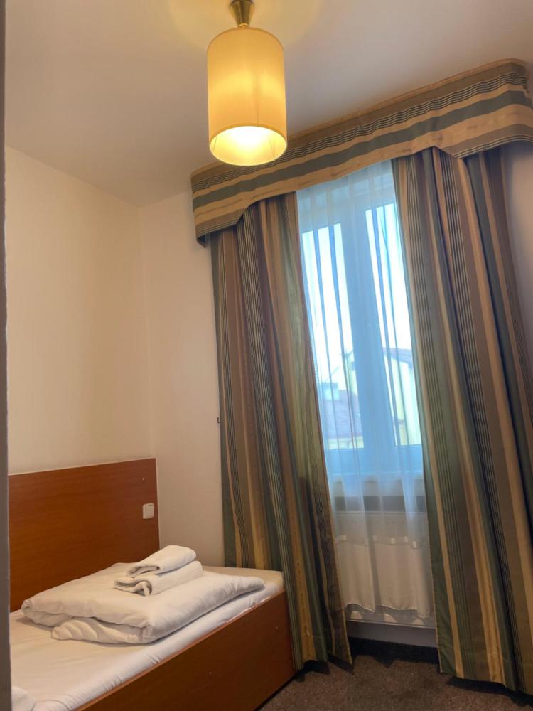 Room image 3