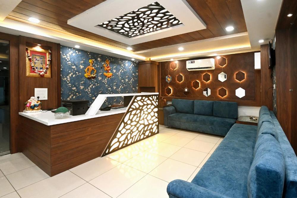 HOTEL HALLMARK