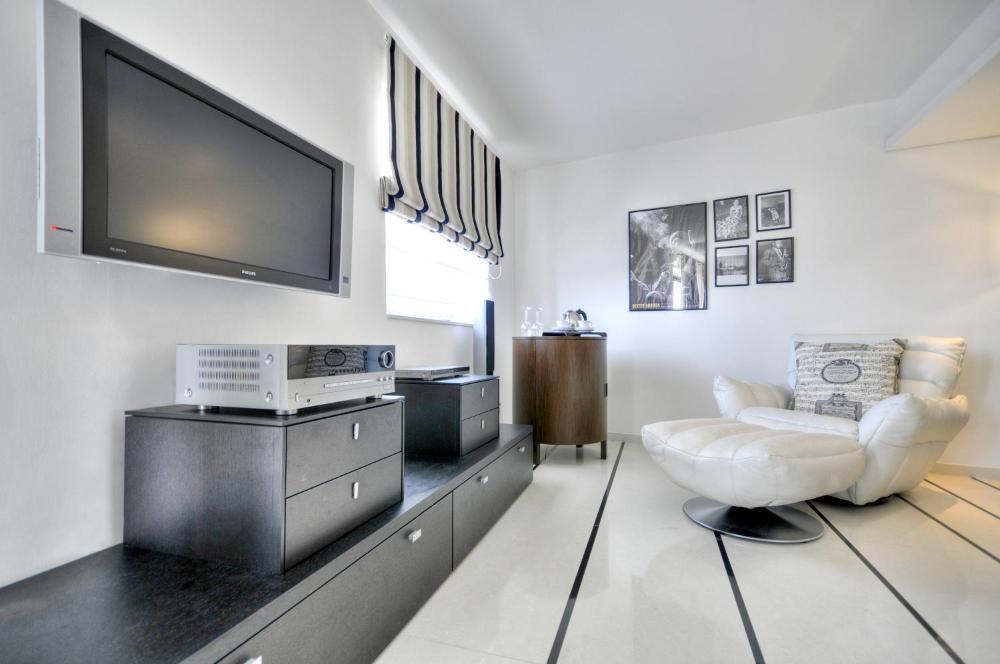 Room image 4