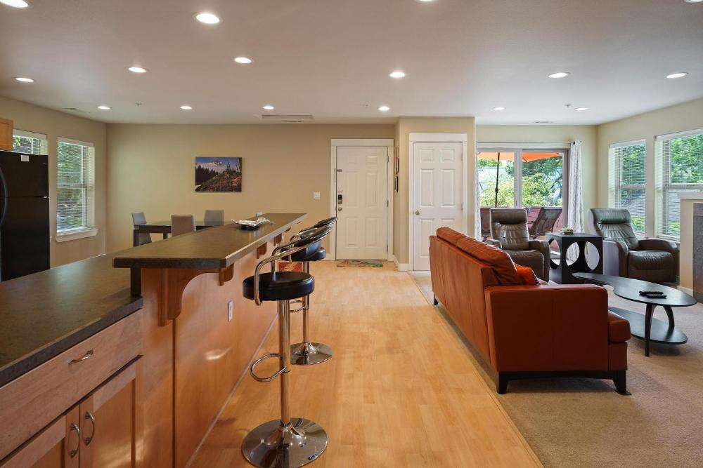 Downtowner Apartment 2 Bedroom Home By Redawning