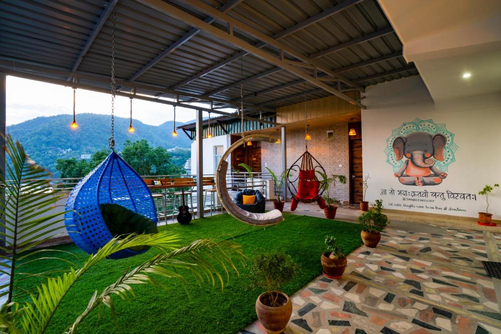 Hotel Laxman Jhula Regency