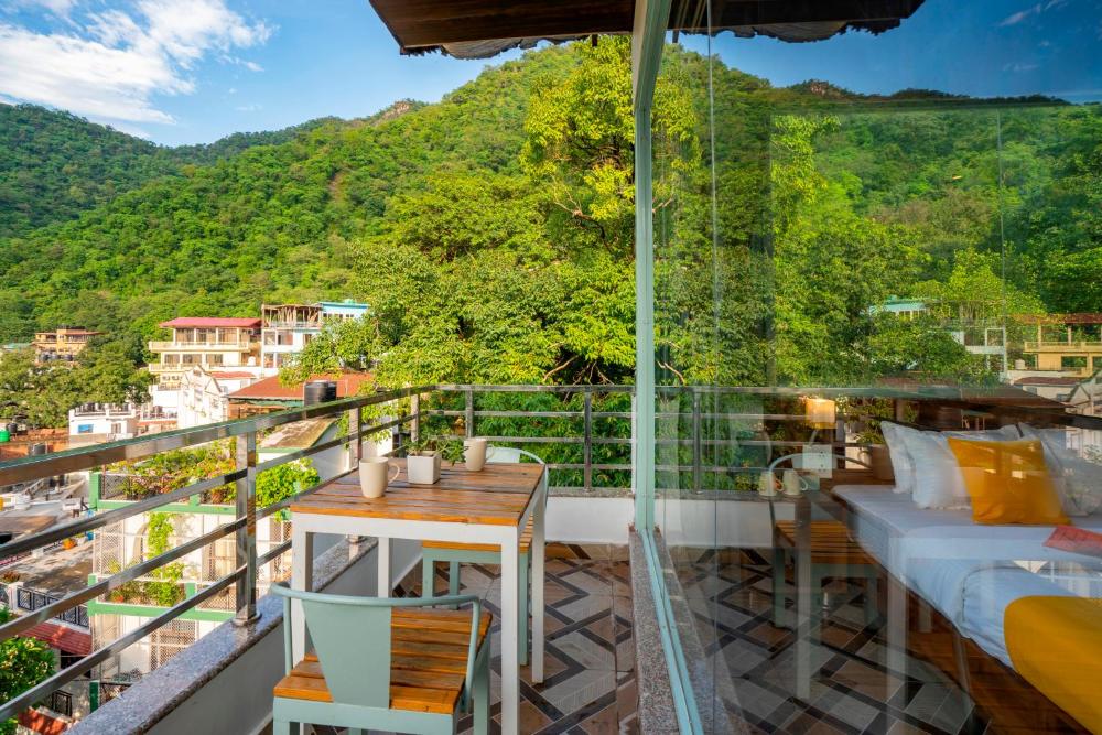 Hotel Laxman Jhula Regency