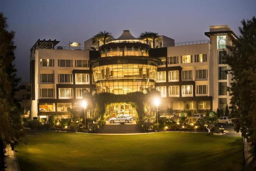 Hotel Dayal Paradise