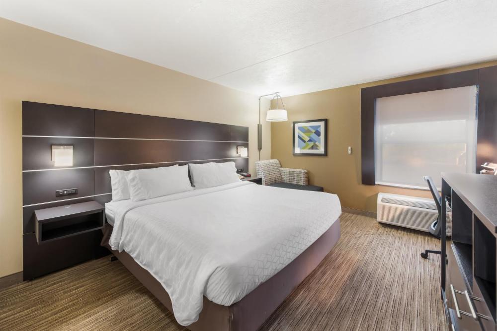 Photo - Holiday Inn Express London-I-70, an IHG Hotel