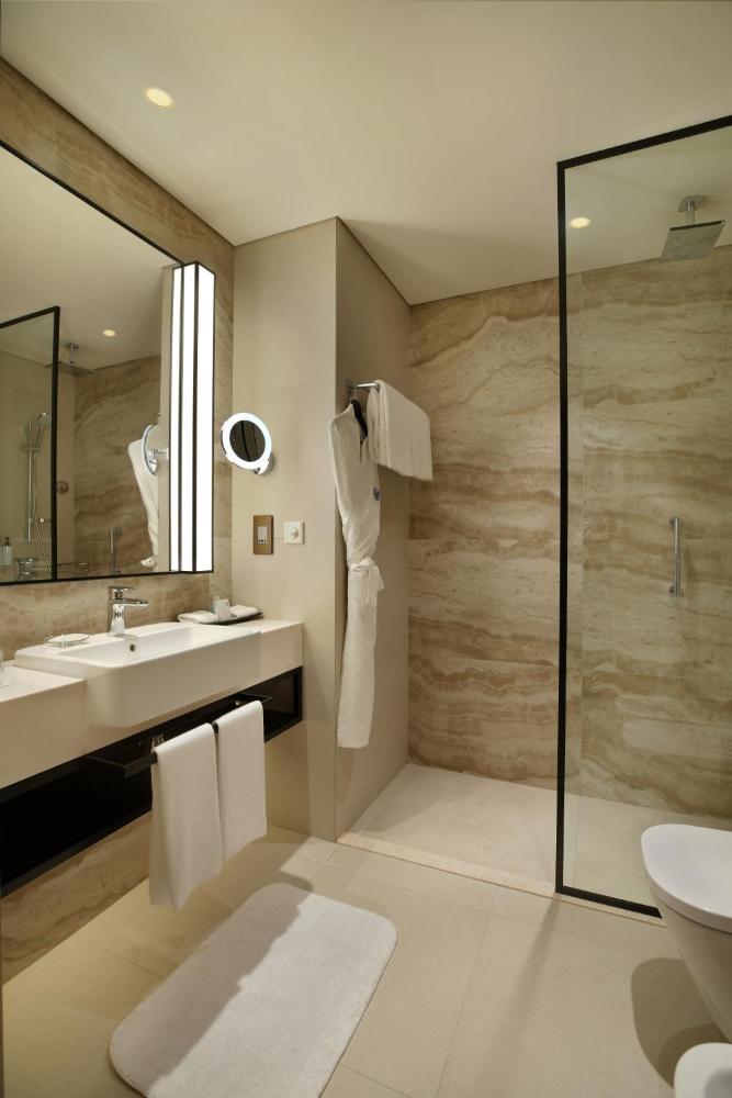 Room image 4