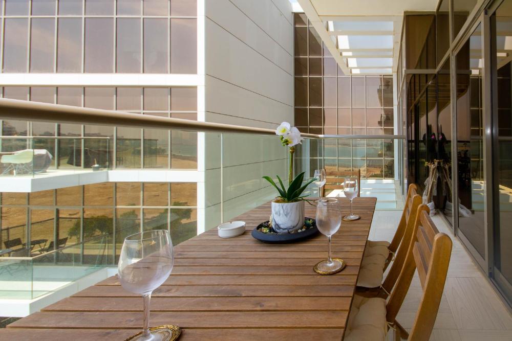 Bespoke Holiday Homes - Palm Jumeirah- 2 Bedroom Sea View with Pool & Beach Access, The 8