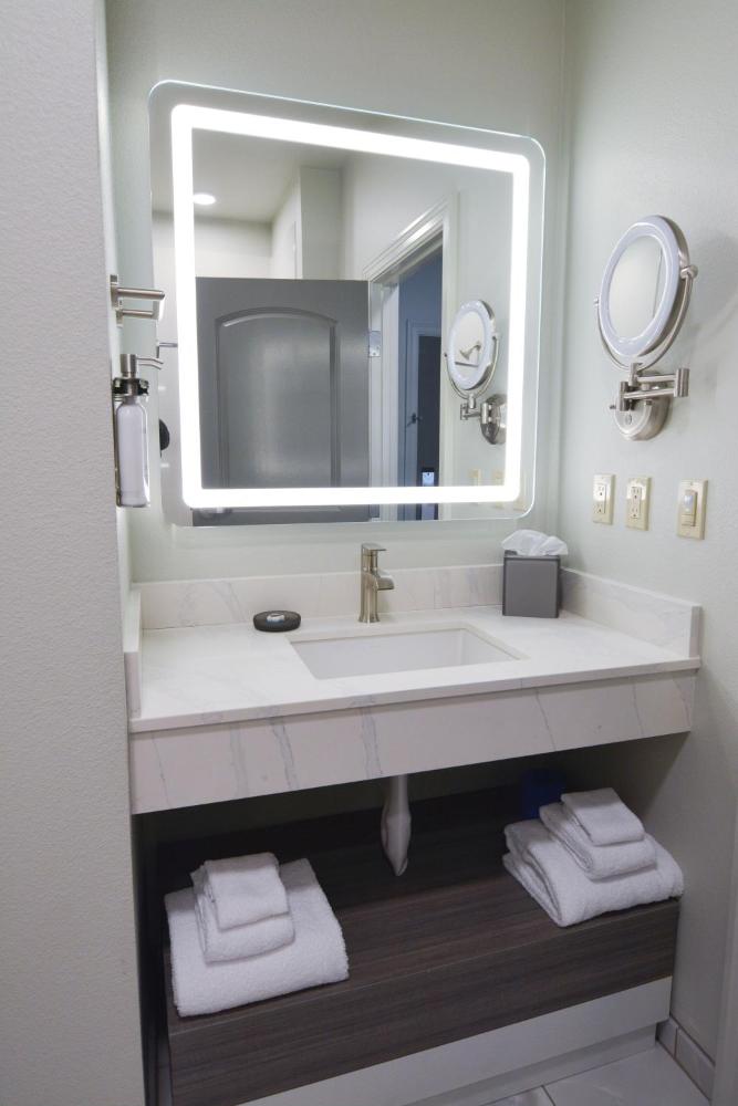 Room image 3