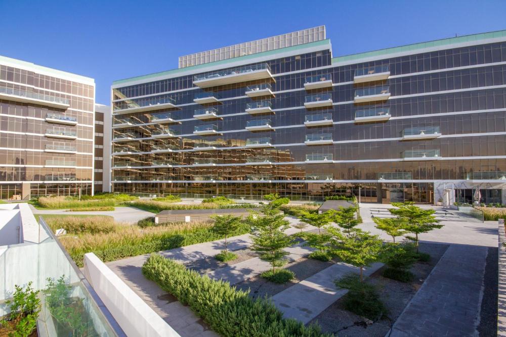 Bespoke Holiday Homes - Palm Jumeirah- 2 Bedroom Sea View with Pool & Beach Access, The 8