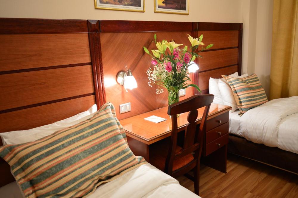 Photo - Comfort Hotel Suites