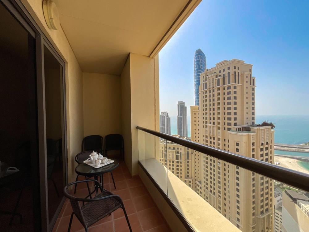 HiGuests - Amazing Sea Views from this 2BR Apt in JBR
