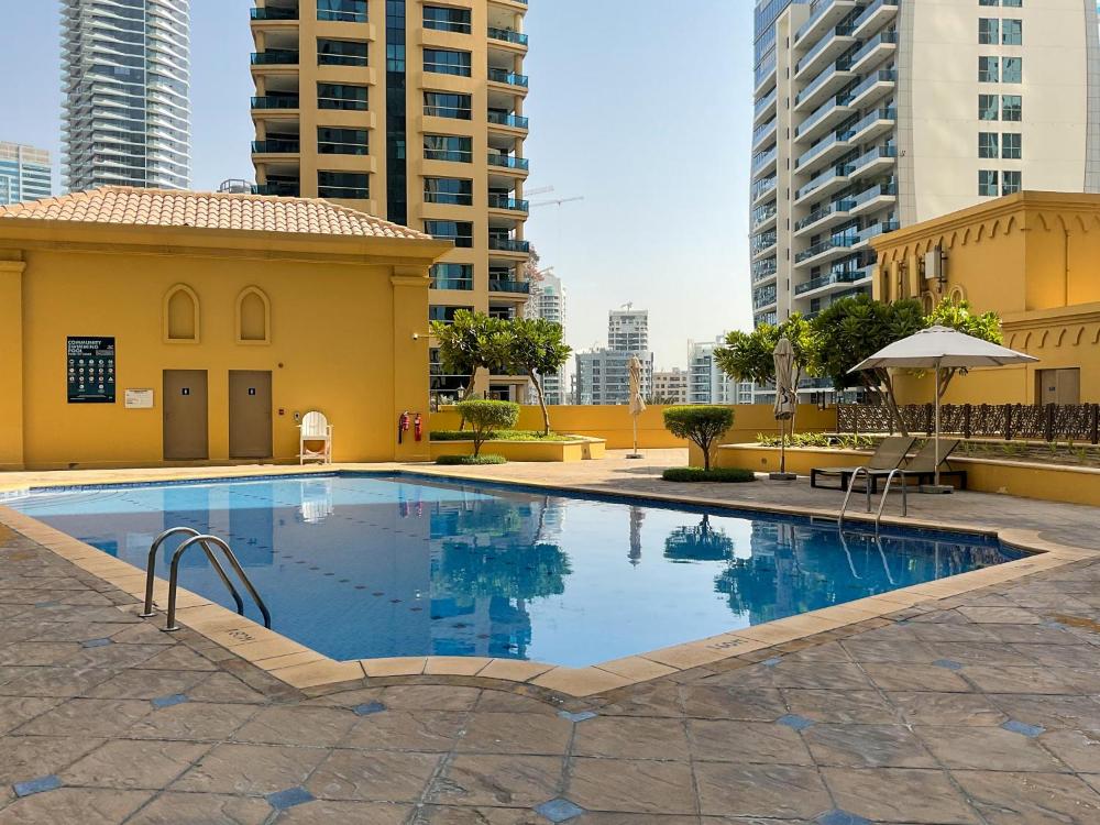 HiGuests - Amazing Sea Views from this 2BR Apt in JBR