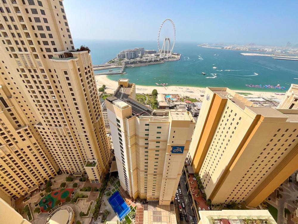 HiGuests - Amazing Sea Views from this 2BR Apt in JBR