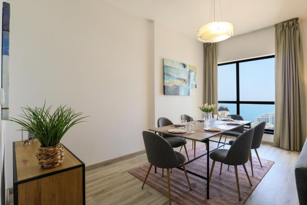 HiGuests - Amazing Sea Views from this 2BR Apt in JBR