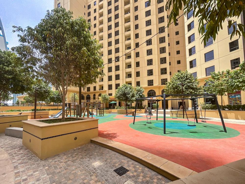 HiGuests - Amazing Sea Views from this 2BR Apt in JBR