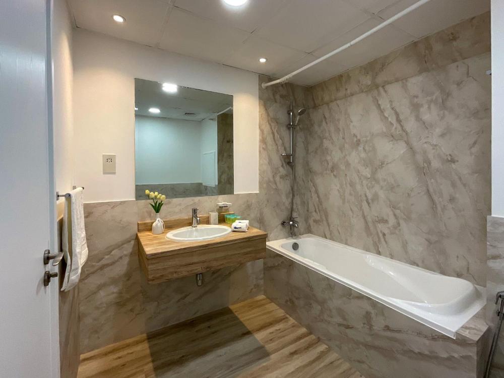 HiGuests - Amazing Sea Views from this 2BR Apt in JBR