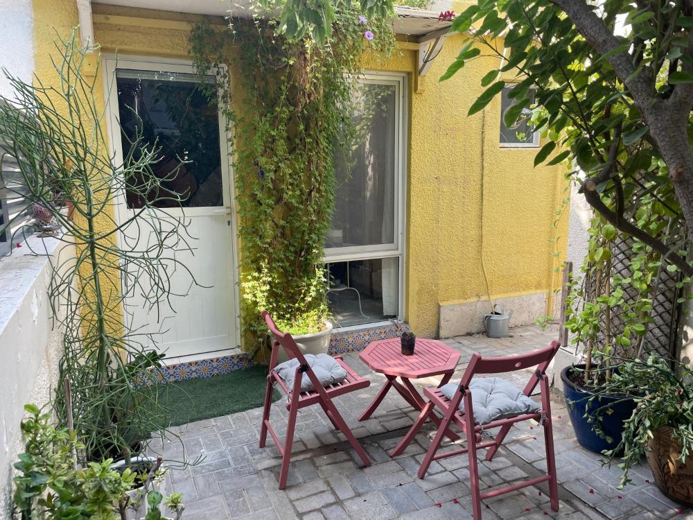 Tropicana Guestroom 7 min walk from the beach