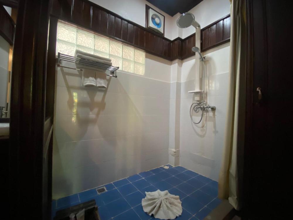 Room image 3