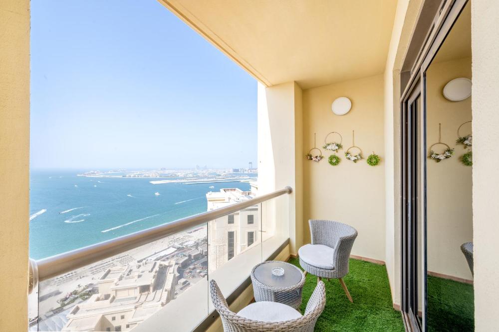 JBR Amwaj 4 , Upgraded Sea and Ain Dubai Views, 2m walk to Beach By Gardenia Suitse