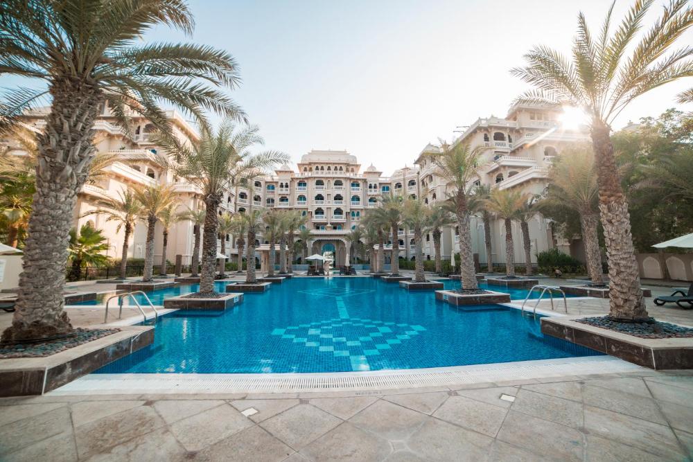 Stunning Apartment with pool and amazing view