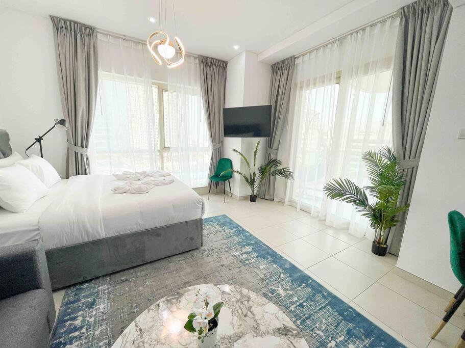 Royal Oceanic in JBR by HAPPY SEASON