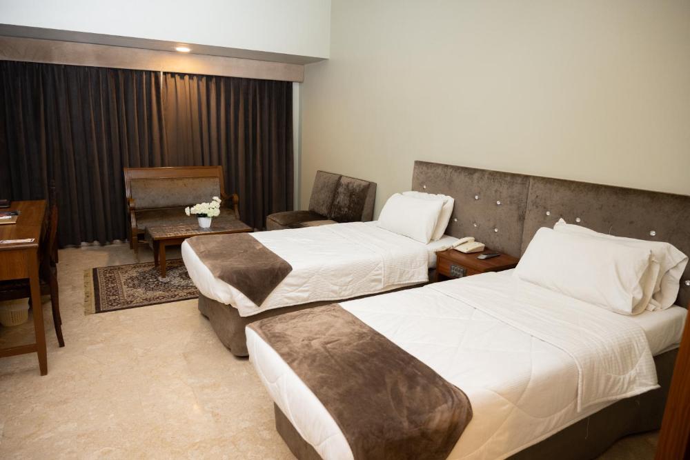 Room image 3