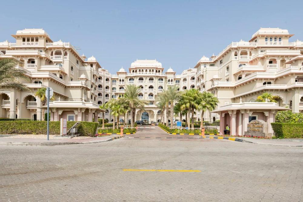 Fully-equppied studio with private beach and pool