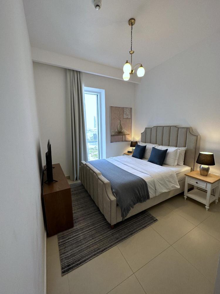3BR Haven with Burj Views by MagnoliasVHR