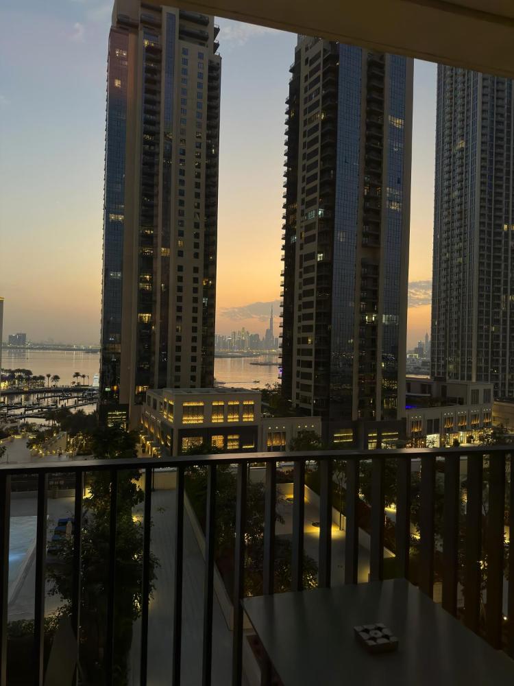 3BR Haven with Burj Views by MagnoliasVHR