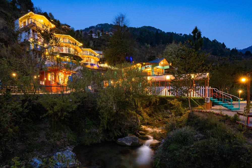 Zostel Plus Mussoorie (Kempty)