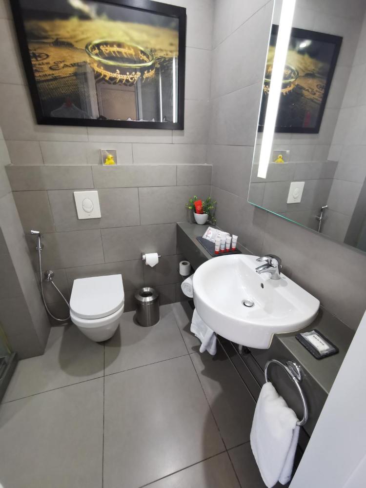 Room image 3