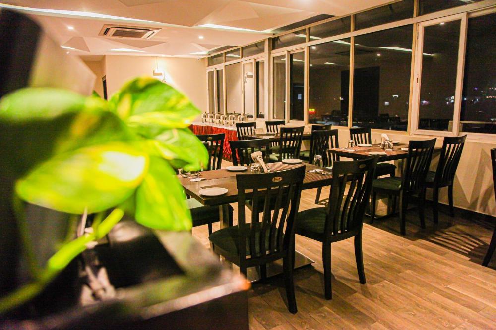 J Hotel Photo 3