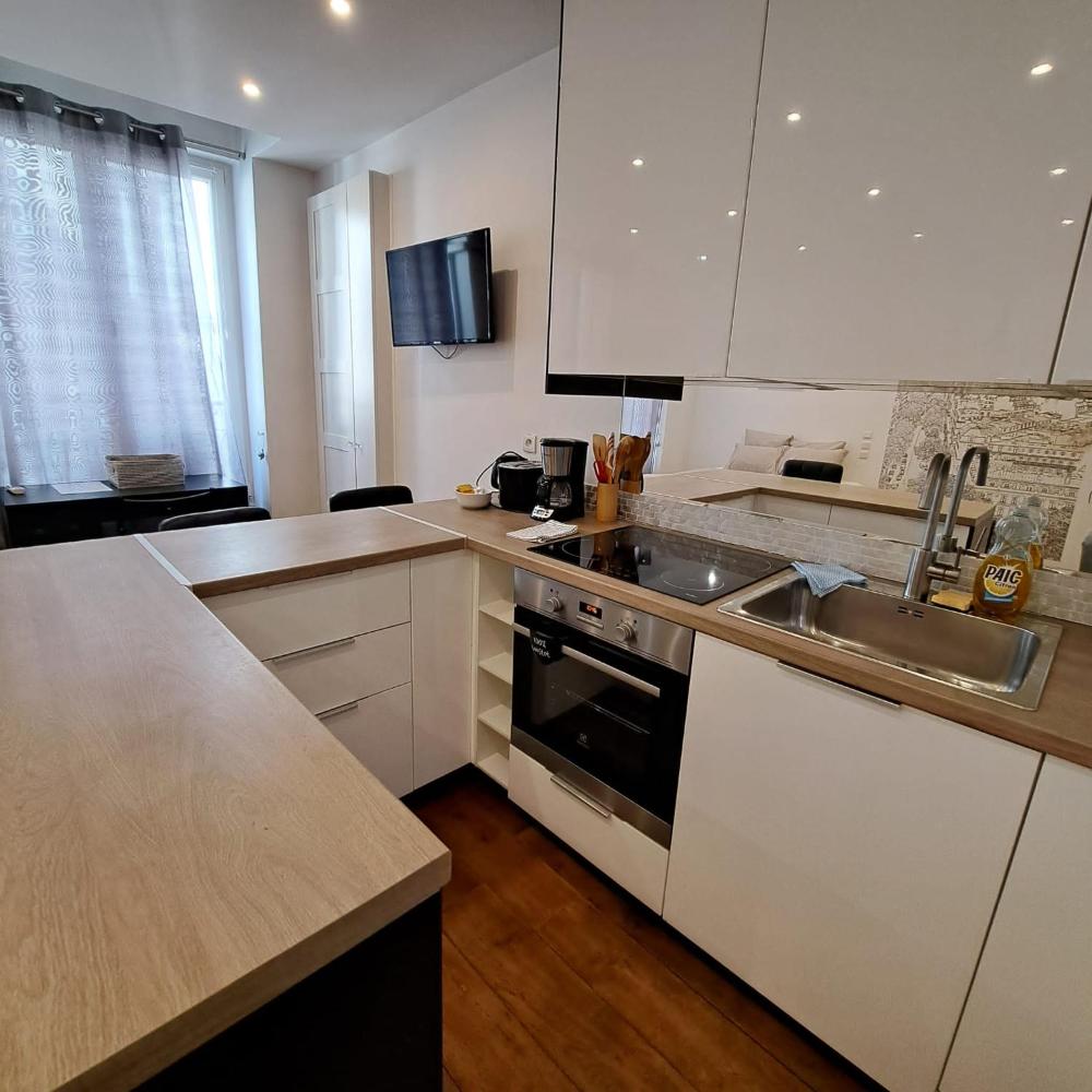 Affordable apartments in Paris and Venice for 2 (November 2024)