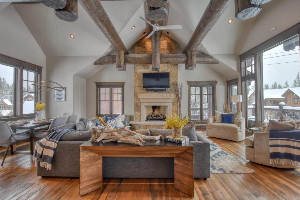 Stunning 5BR Shock Hill Mansion- Steps To Gondola
