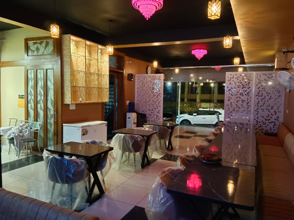 Hotel Greenoz, Restaurant & Rooftop Cafe