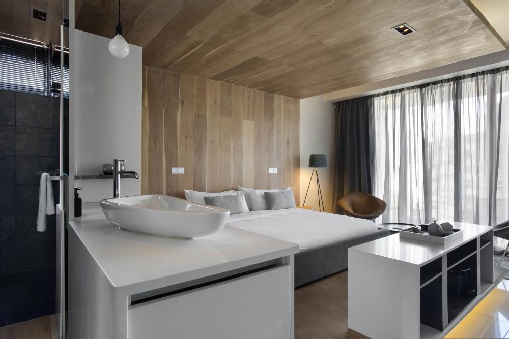 Room image 3