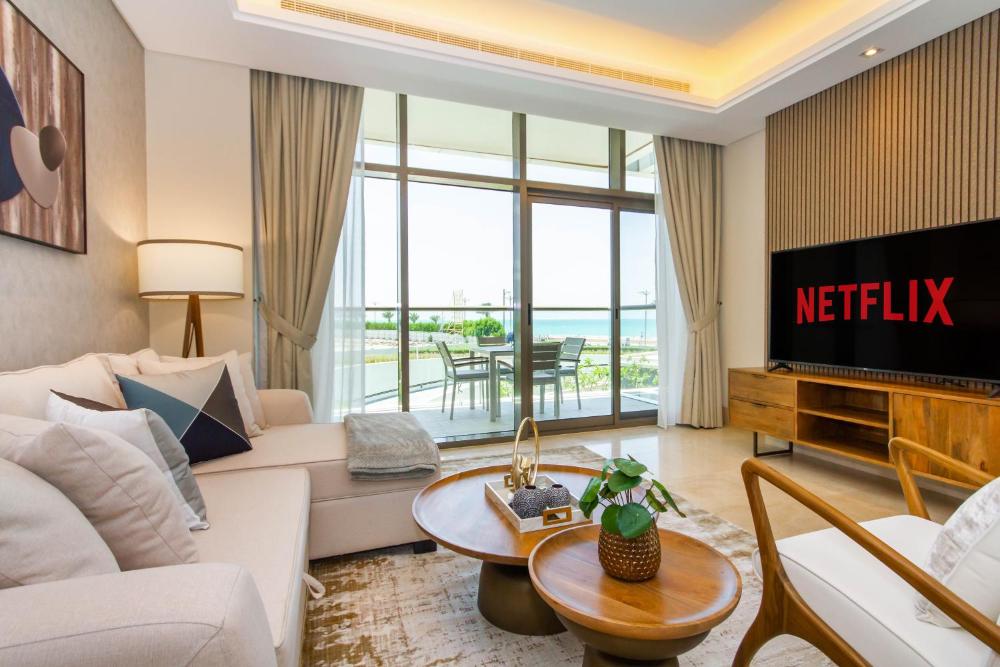 Bespoke Holiday Homes - Palm Jumeirah- 2 Bedroom Sea View with Pool & Beach Access, The 8
