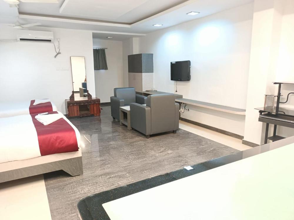 HOTEL BLUE MOON