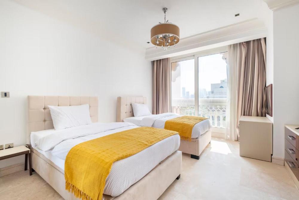 Spacious 2-bedroom beachfront apartment with pool